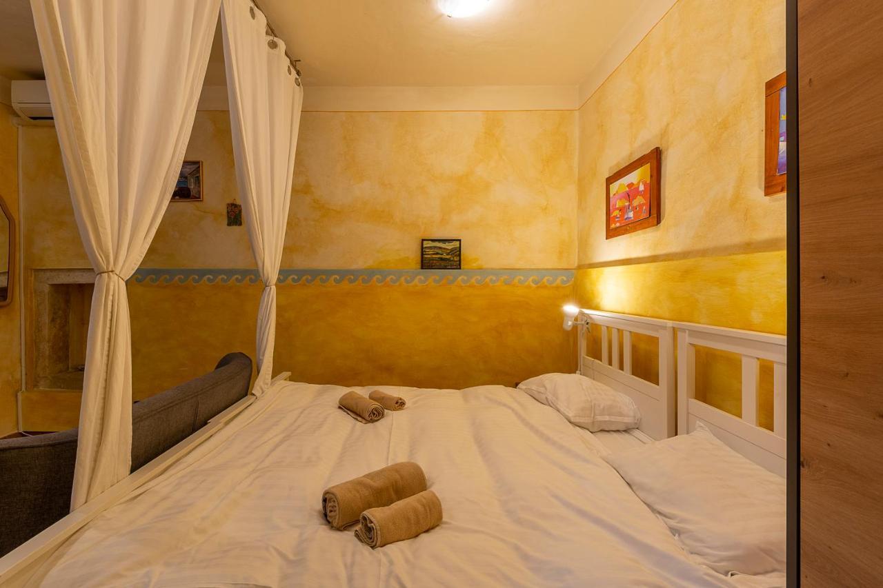 Alighieri Unique Apartment Pula Ngoại thất bức ảnh